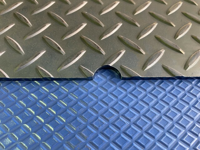 縞鋼板4.5mm 量水器ボックスの蓋 切り欠き部